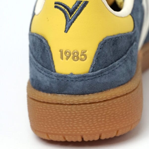 SNEAKERS CAMOSCIO - VICTORIA